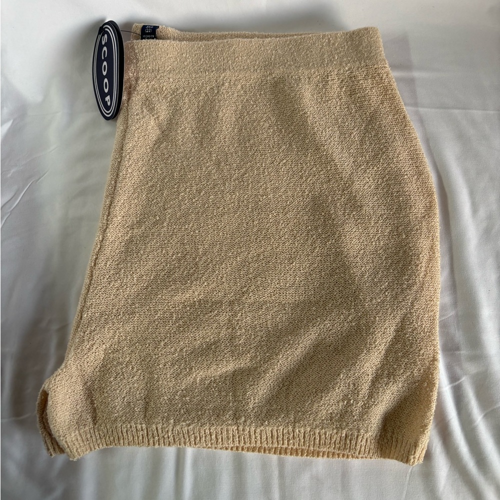 Elegant High Waist Cream Shorts - Picture 3 of 6
